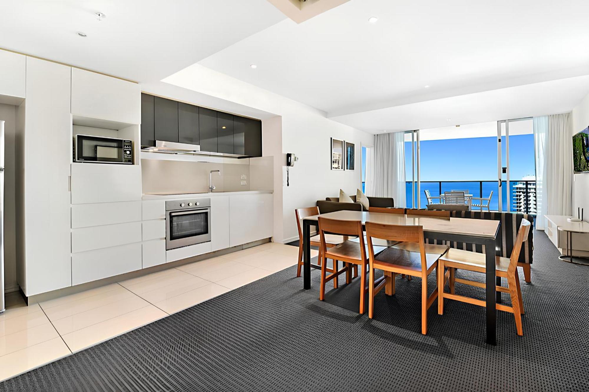 Number 1 H Residences - Wifi, Parking & More By Gold Coast Holidays Kültér fotó