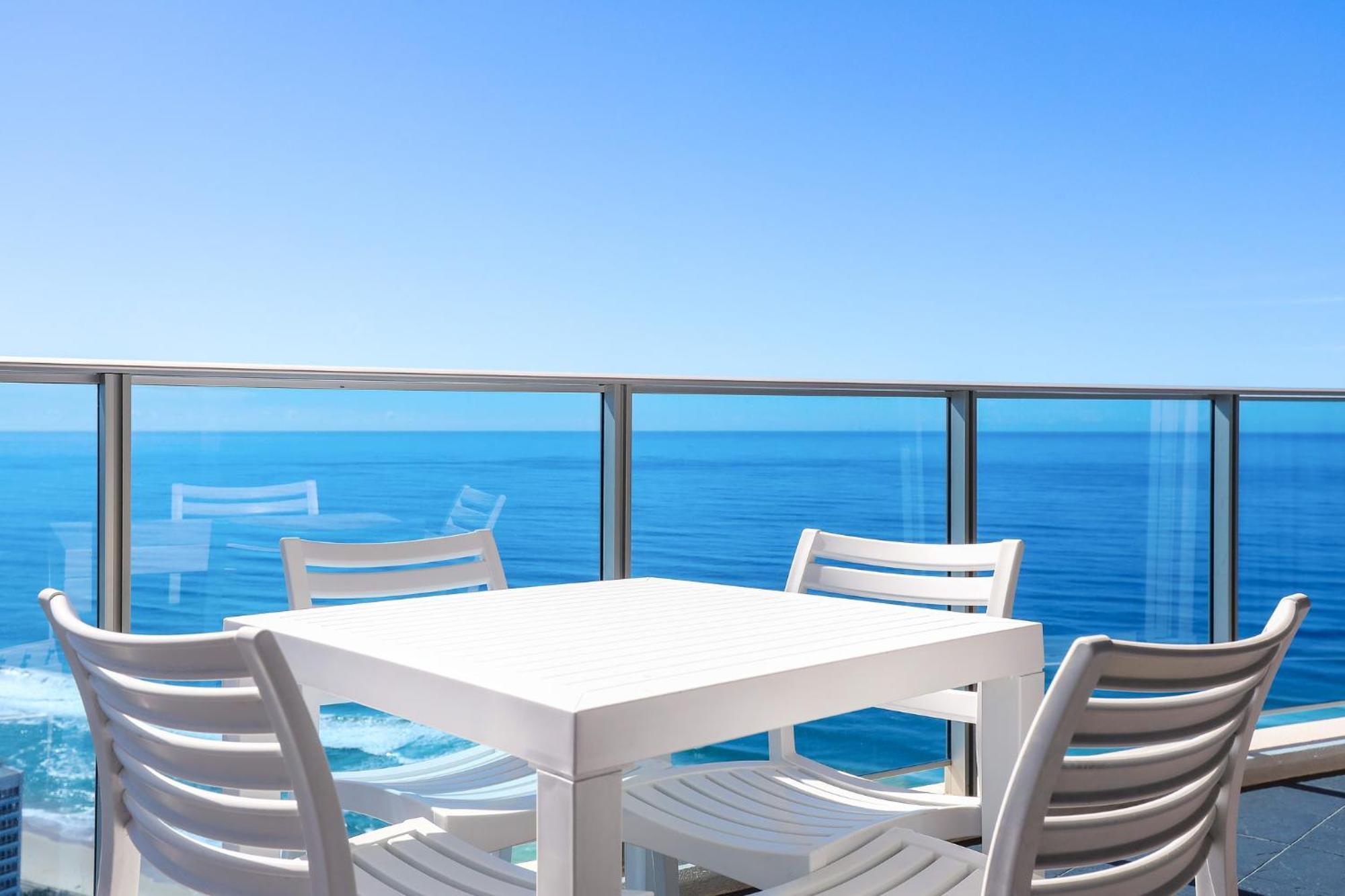 Number 1 H Residences - Wifi, Parking & More By Gold Coast Holidays Kültér fotó